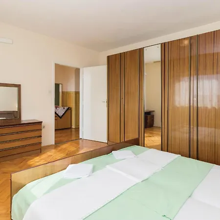 Сasa de vacaciones Two-bedroom In *