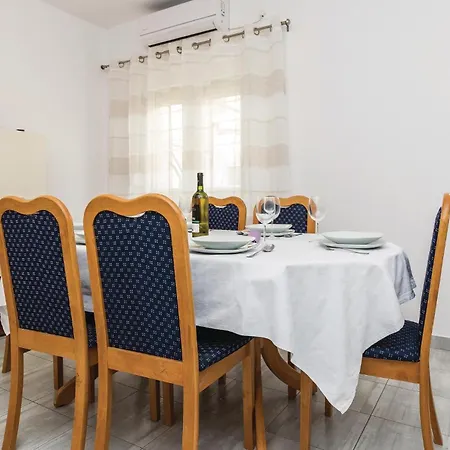 Two-bedroom In Semesterbostad Zadar